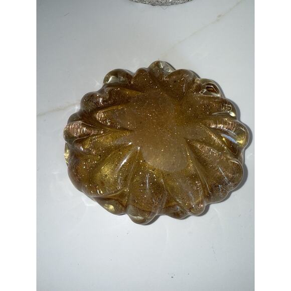 Vintage Murano Shell Shaped Gold Sparkle- Controlled Bubble Small Bowl 5.5x4.75 - Picture 3 of 5